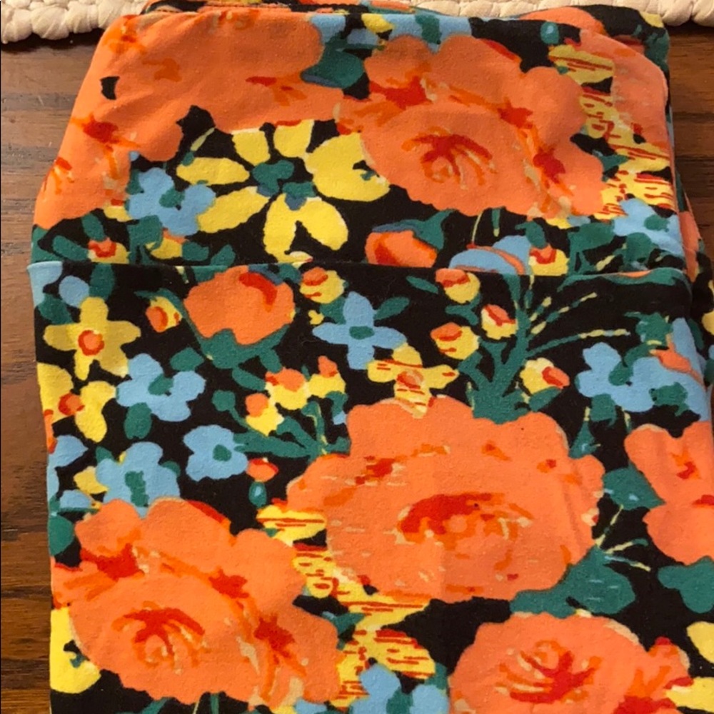 LuLa Roe floral print TC leggings